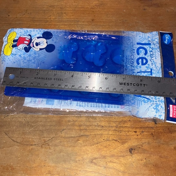 Disney Mickey Mouse ice cube tray - character shapes - Picture 8 of 10